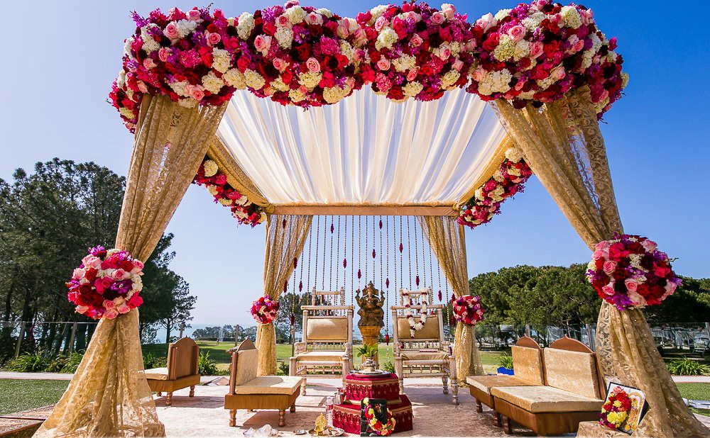 5037252_stunning mandap decoration.jpg